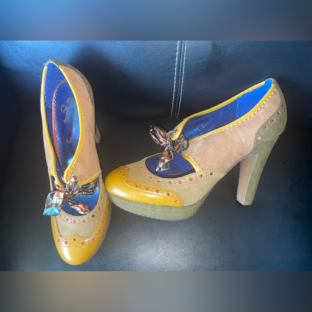 Poetic License Foolproof Mustard Suede Platform Heels Size 8.5​